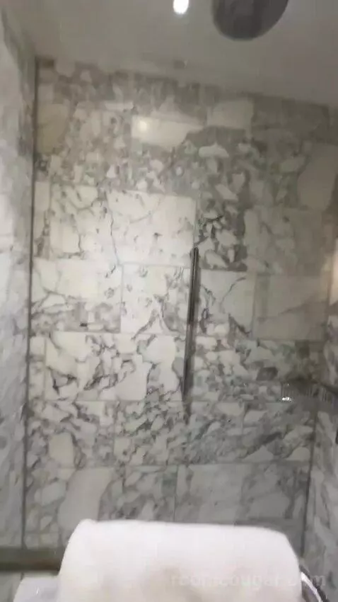 Grand Junior King Suite with Chambers Club Access (#180) bathroom picture #9
