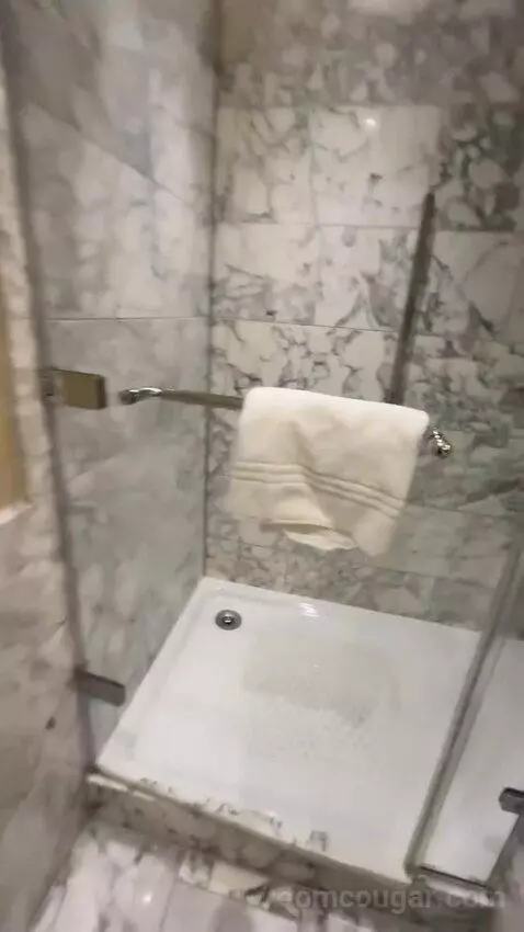 Grand Junior King Suite with Chambers Club Access (#180) bathroom picture #10