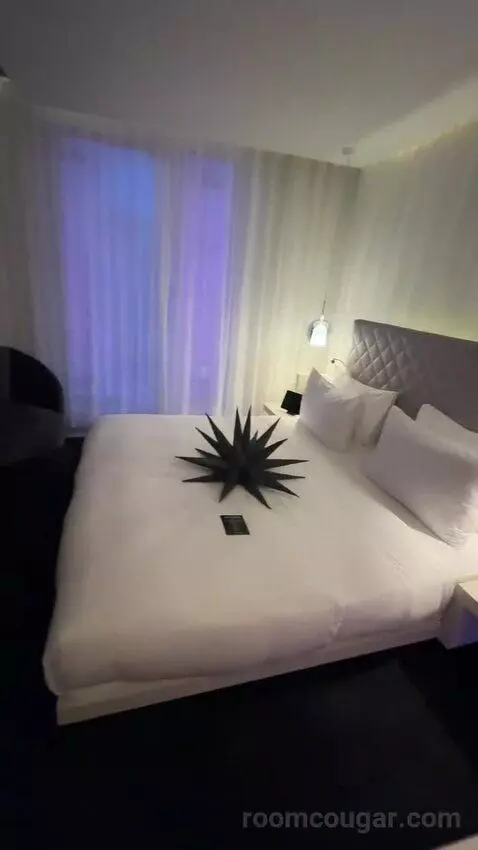 Spectacular Room, Guest Room, 1 King, City View (#605) bed picture #2