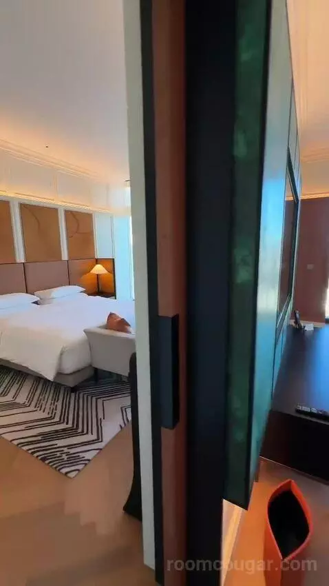 Ambassador Suite (#1707) bed picture #1
