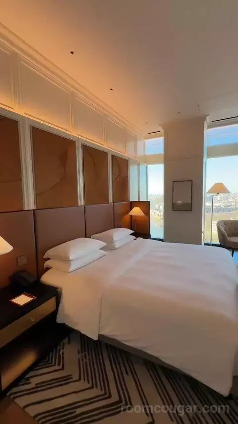Ambassador Suite (#1707) bed picture #6