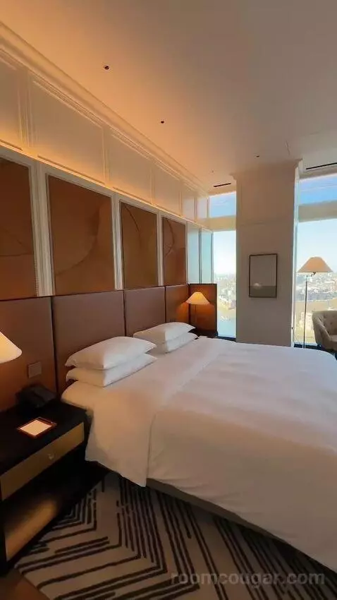 Ambassador Suite (#1707) bed picture #7