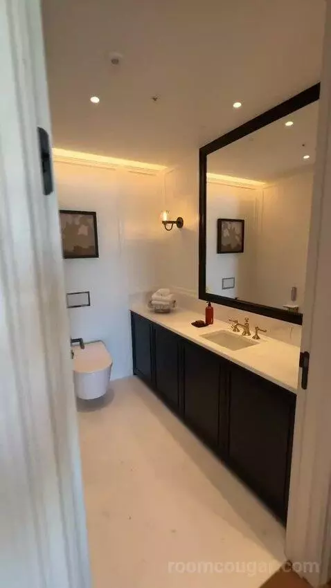 Ambassador Suite (#1707) bathroom picture #6