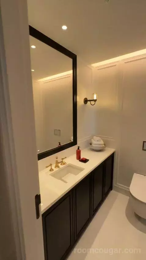 Ambassador Suite (#1707) bathroom picture #1