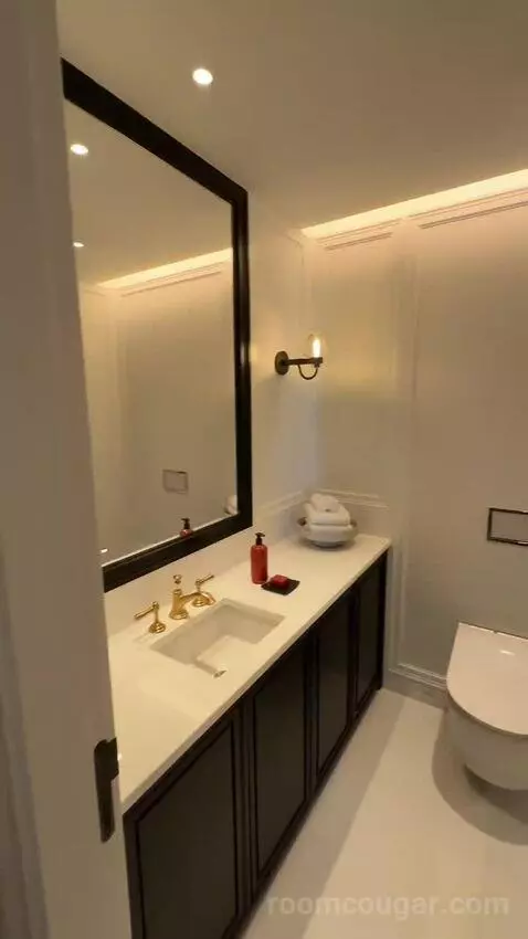 Ambassador Suite (#1707) bathroom picture #2