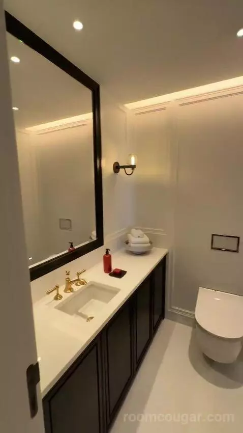 Ambassador Suite (#1707) bathroom picture #3