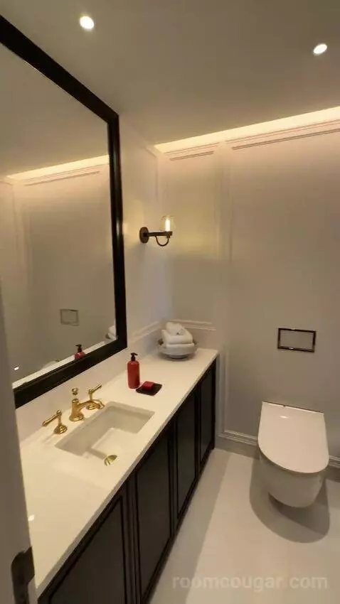 Ambassador Suite (#1707) bathroom picture #4