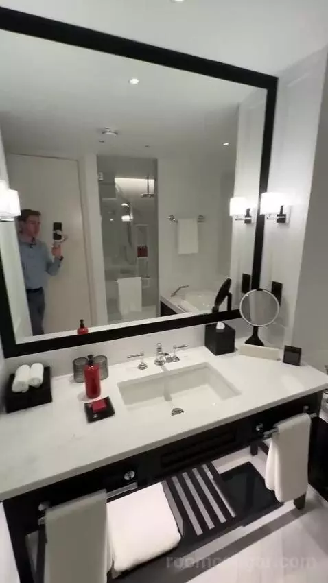King Room (#1201) bathroom picture #5