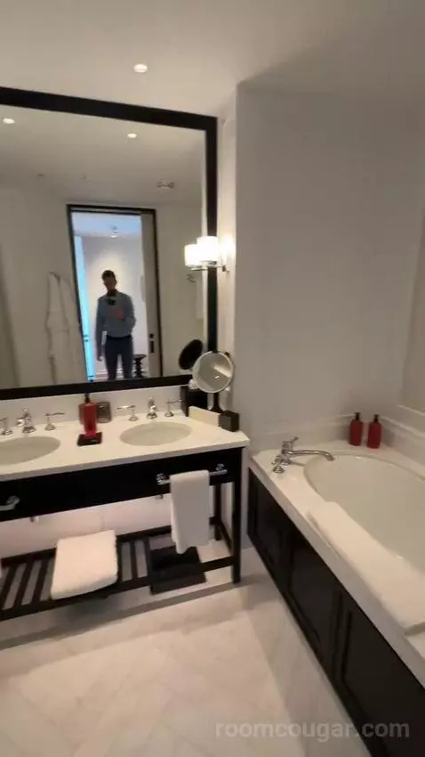 Twin Room bathroom picture #7