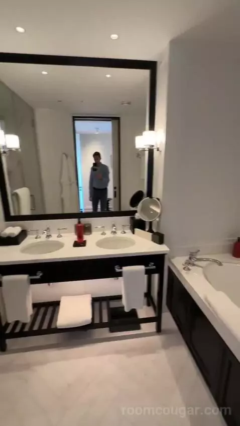 Twin Room bathroom picture #9