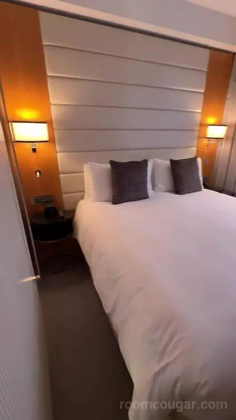 Junior Suite - Lounge Access (#345) bed picture #1