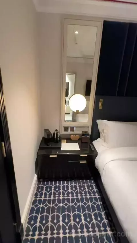 Deluxe King (#29) bed picture #1