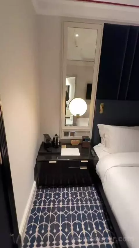 Deluxe King (#29) bed picture #2
