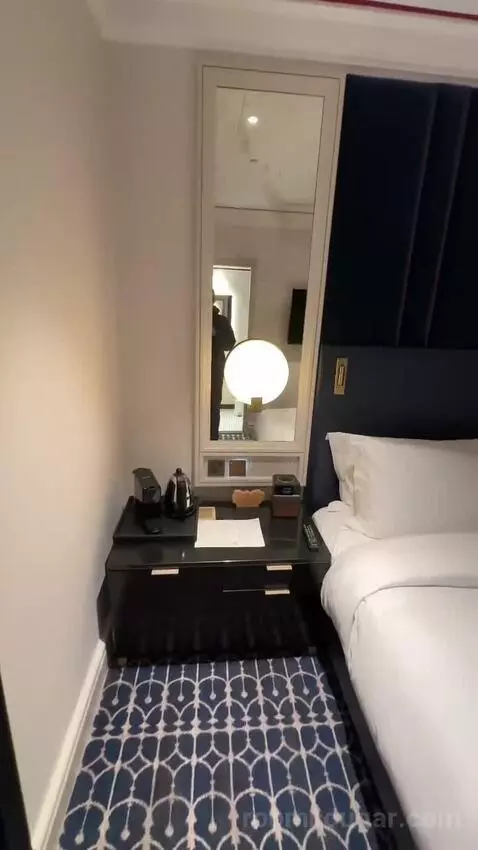 Deluxe King (#29) bed picture #4
