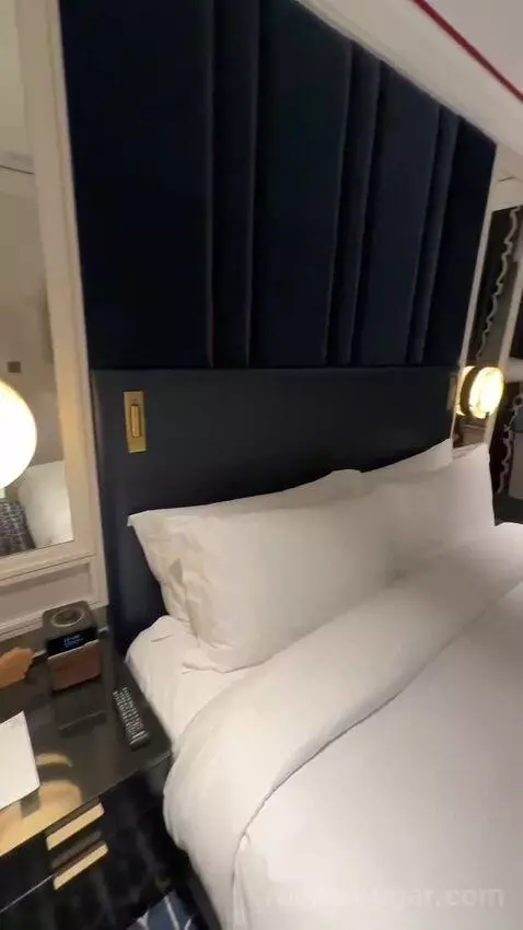 Deluxe King (#29) bed picture #7