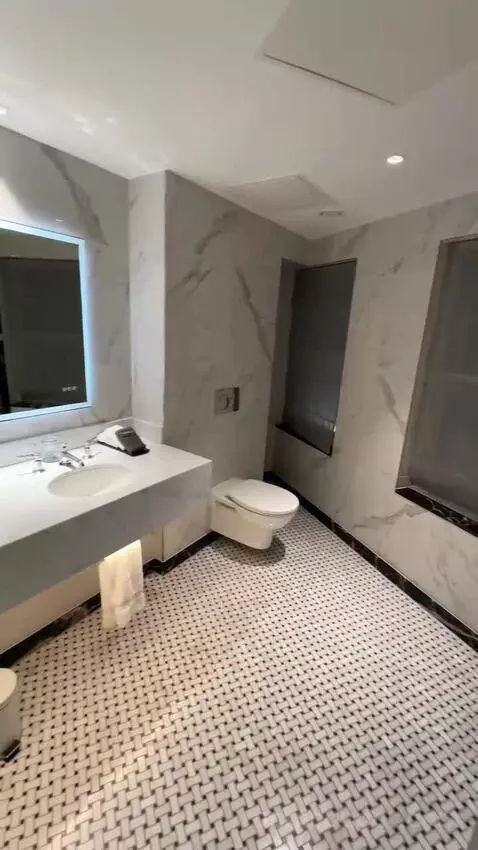 Junior Suite (#35) bathroom picture #9