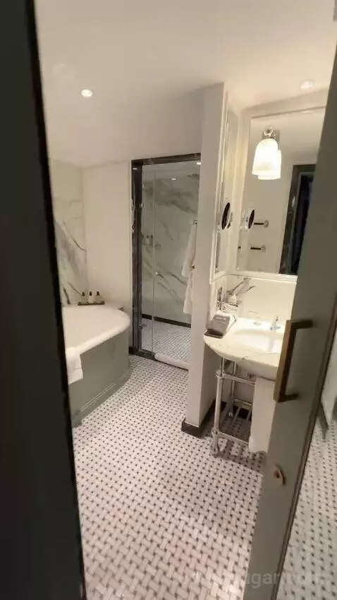 Garden Suite bathroom picture #2