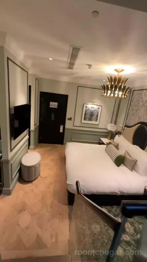 Garden Suite bed picture #3
