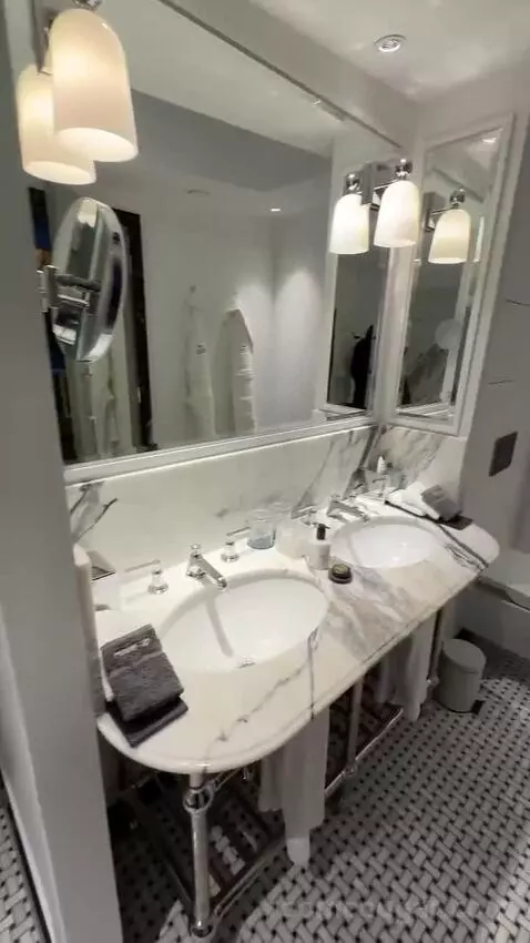 Garden Suite bathroom picture #5