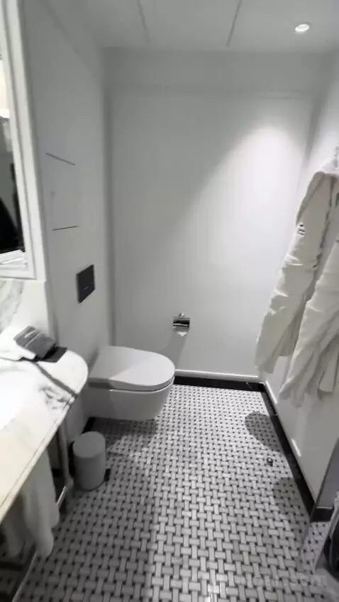 Garden Suite bathroom picture #8
