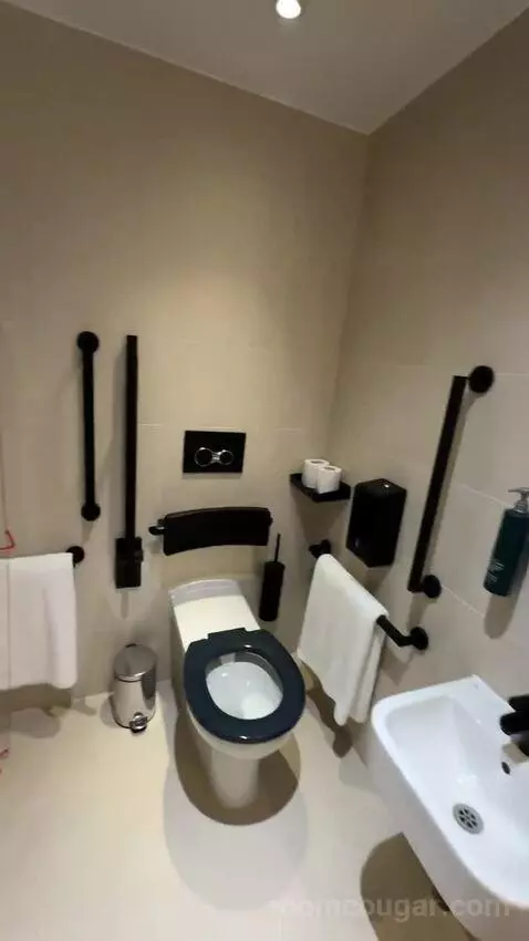 Queen Room, Accessible (#2322) bathroom picture #5