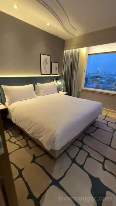 Mayfair Suite (#1418) bed picture #2