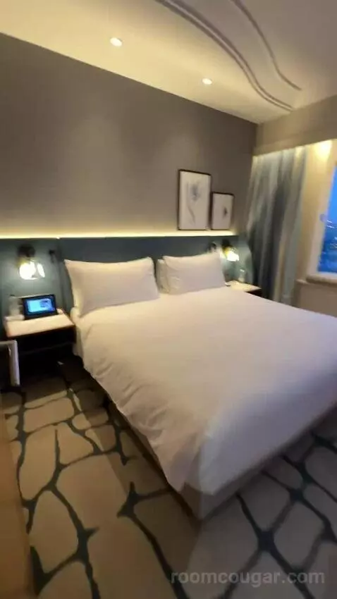 Mayfair Suite (#1418) bed picture #5