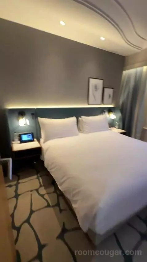 Mayfair Suite (#1418) bed picture #6