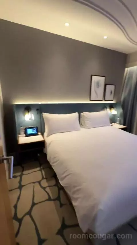 Mayfair Suite (#1418) bed picture #7