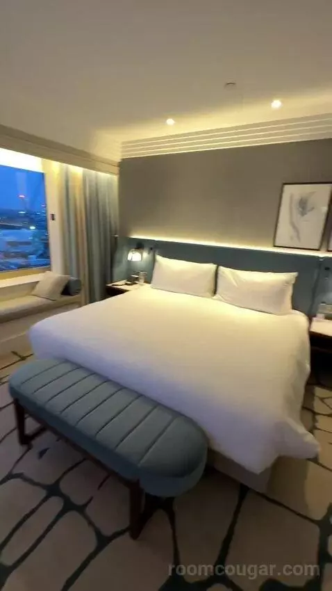 Park Lane Suite with Lounge Access (#1508) bed picture #2