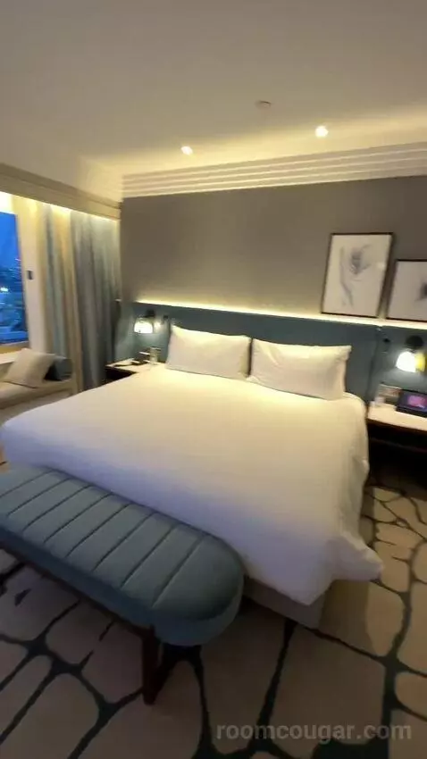 Park Lane Suite with Lounge Access (#1508) bed picture #3