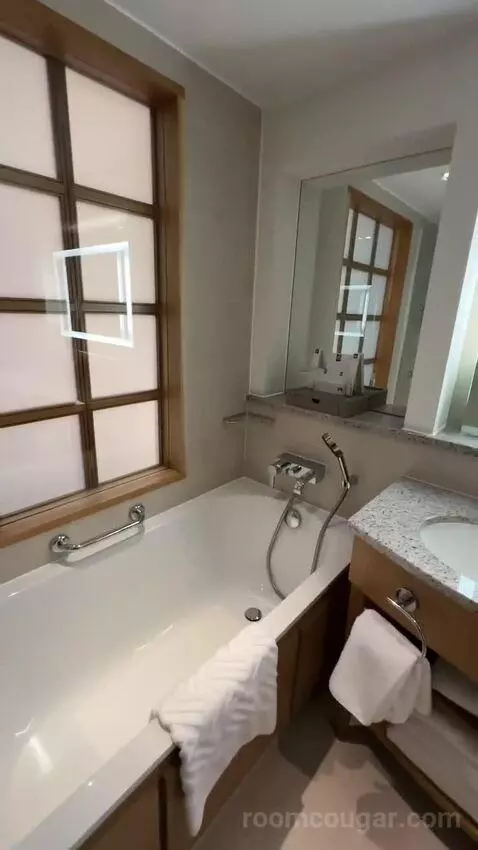 Park Lane Suite with Lounge Access (#1508) bathroom picture #4