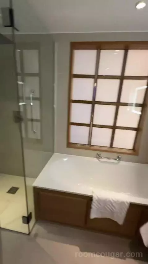 Park Lane Suite with Lounge Access (#1508) bathroom picture #11