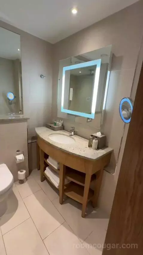 Executive King Room (#2322) bathroom picture #1