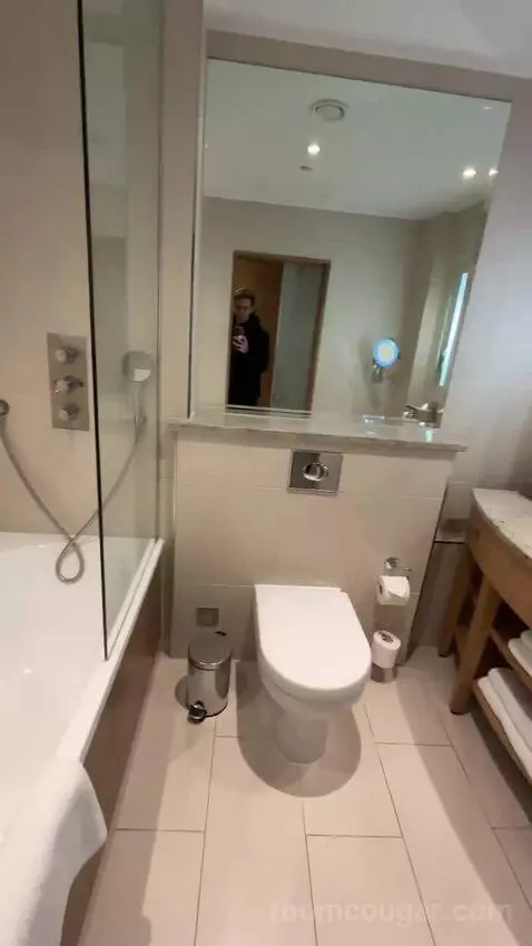 Executive King Room (#2322) bathroom picture #3