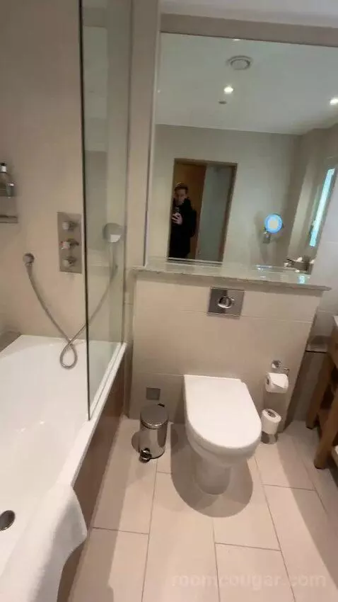 Executive King Room (#2322) bathroom picture #4