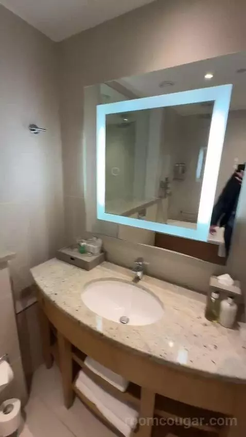 Executive King Room (#2322) bathroom picture #9