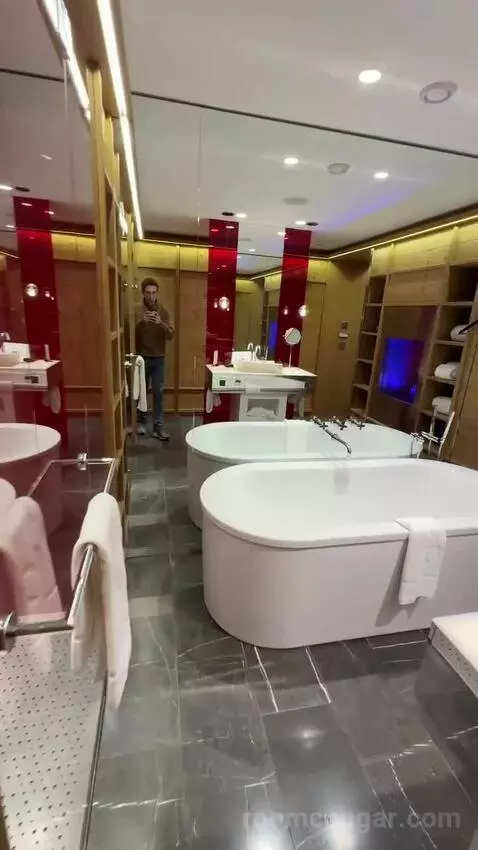 Spectacular King bathroom picture #6
