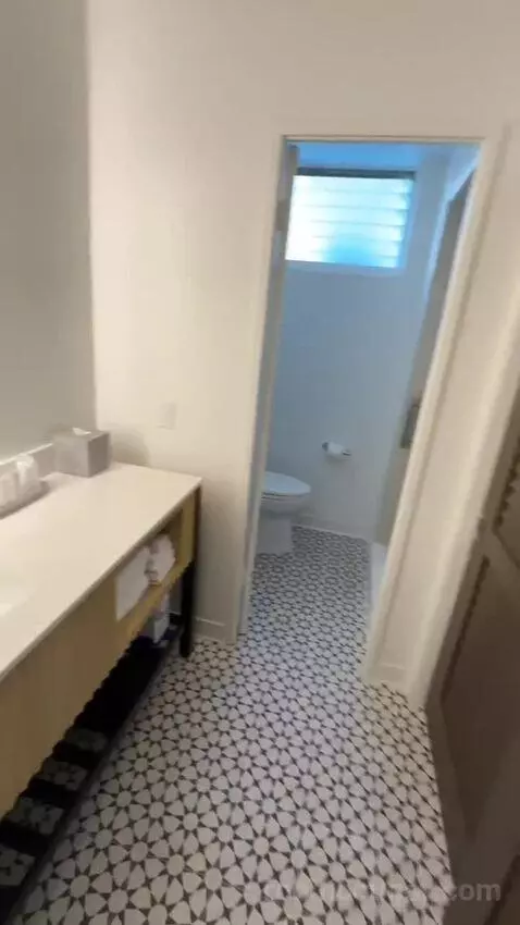 Suite, 1 Bedroom (#1511) bathroom picture #2