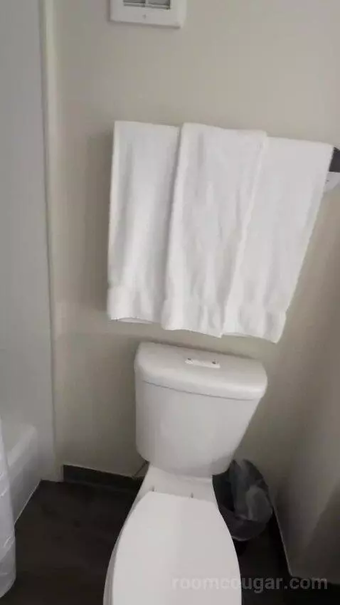 Tower Ocean Double, Guest Room, 2 Double, Ocean View (#1948) bathroom picture #5