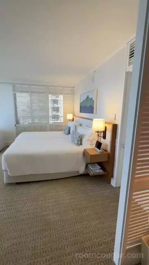 Ocean Junior Suite King (#738) bed picture #8