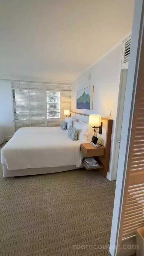 Ocean Junior Suite King (#738) bed picture #9
