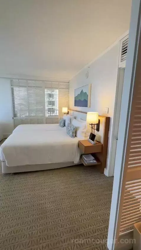 Ocean Junior Suite King (#738) bed picture #10