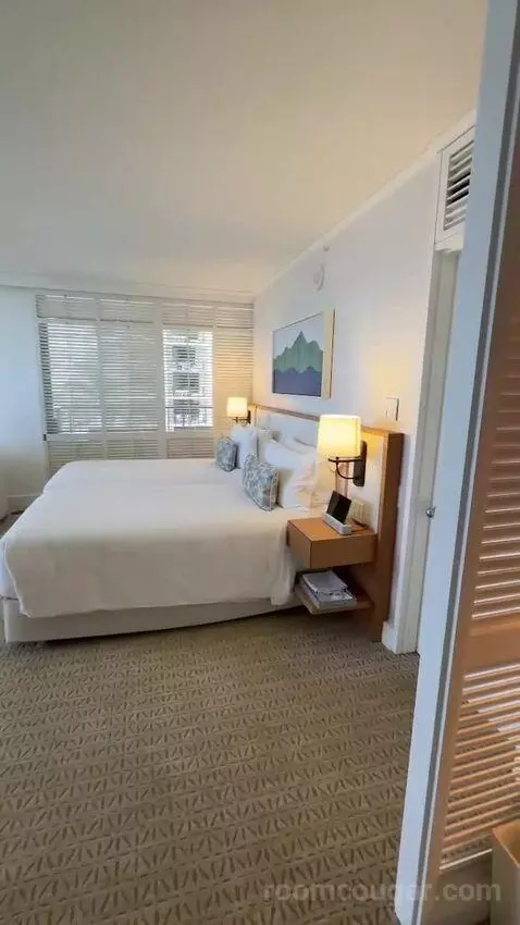 Ocean Junior Suite King (#738) bed picture #11