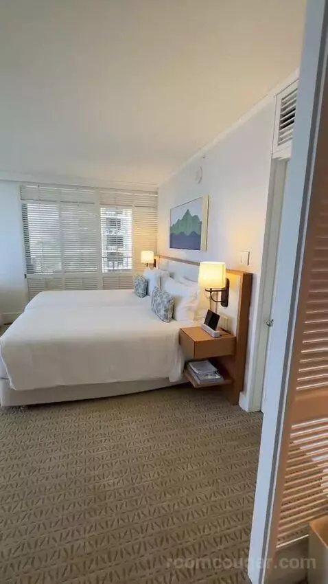 Ocean Junior Suite King (#738) bed picture #12