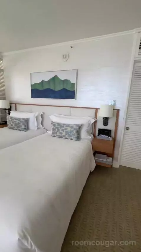 Ocean Junior Suite King (#738) bed picture #3