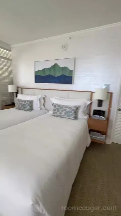 Ocean Junior Suite King (#738) bed picture #4