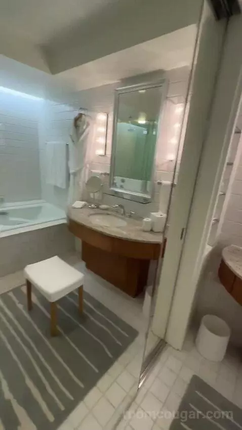 Partial Ocean View King (#834) bathroom picture #7