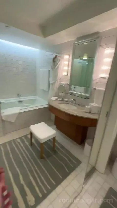 Partial Ocean View King (#834) bathroom picture #8