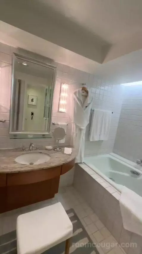 Partial Ocean View King (#834) bathroom picture #10